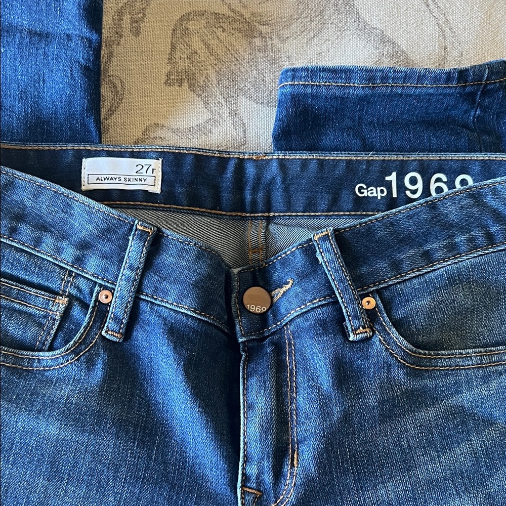 GAP 1969 Women's Skinny Jeans in Dark Blue Wash